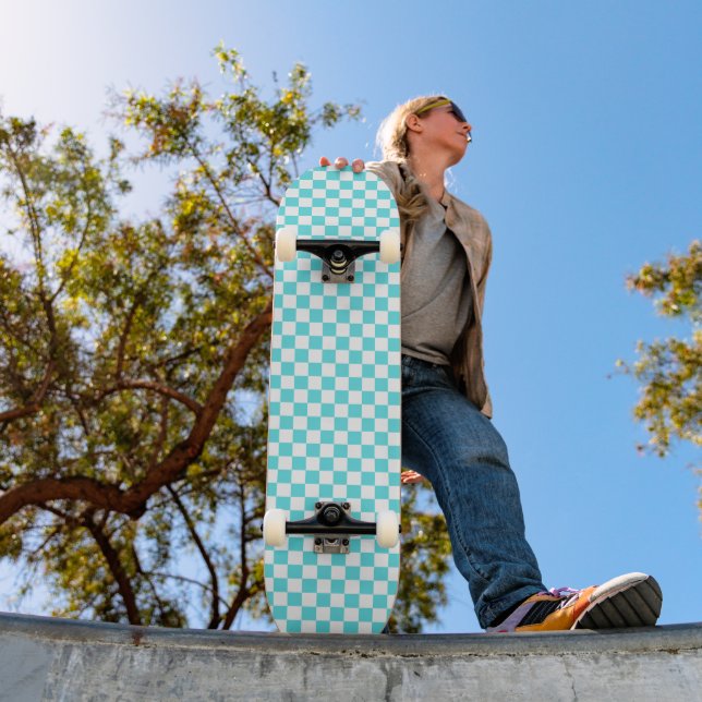 Classic visual turquoise blue checkerboard  skateboard (Außenbereich 1)