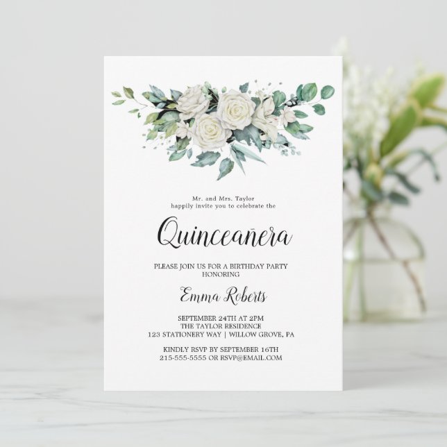 Classic White Blume Quinceañera Einladung (Stehend Vorderseite)