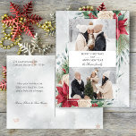 Classic Winter Botanical Two Foto Feiertagspostkarte<br><div class="desc">Dieses klassische und traditionelle Design verfügt über zwei Fotovorlagen mit einem mittleren Blindelement für Ihre Personalisierung auf einem Hintergrund von Aquarellfarben-Poinsettias,  weißen Rosen und Kiefern auf einem miessigen grauen Hintergrund.</div>