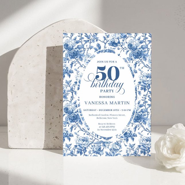Classy Blue Toile de Jouy Floral 50th Birthday  Einladung (Classy Blue Toile de Jouy Floral 50th Birthday Invite)