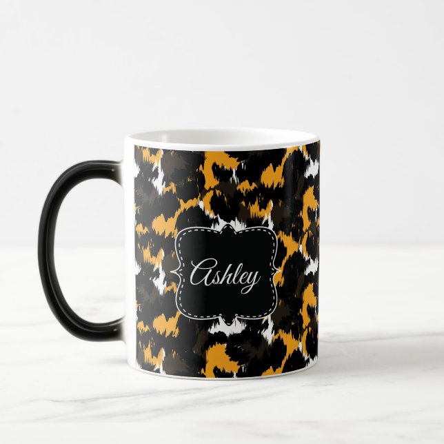 Classy Cheetah Print Splash Fun Monogram Custom Verwandlungstasse (Links)