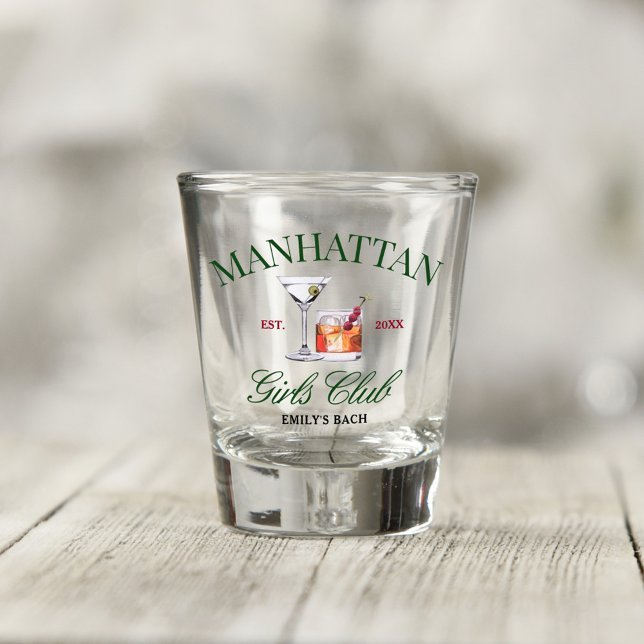 Classy Cocktails Green & Red Girl's Club Schnapsglas (Von Creator hochgeladen)