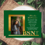 Classy Elegant Gold BSN Caduceus Foto Dk Green Ankündigung<br><div class="desc">Klassischer und eleganter 1-Foto-Goldtext "BSN" Caduceus Pflege Abschluss Ankündigung Design von Holiday Hearts Designs (Rechte vorbehalten). Platzhalter-Template Foto mit freundlicher Genehmigung Entflechten.</div>