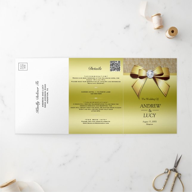 Classy Gold Jewel Gem Bow QR Code Wedding Dreifach Gefaltete Einladung (Außenbereich)