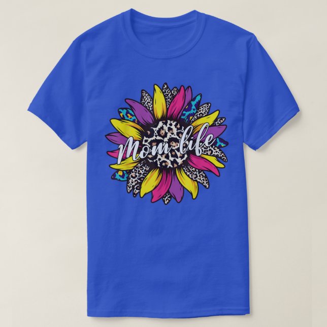 Classy Mama Life with Messy Bun Sunflower Leopard T-Shirt (Design vorne)