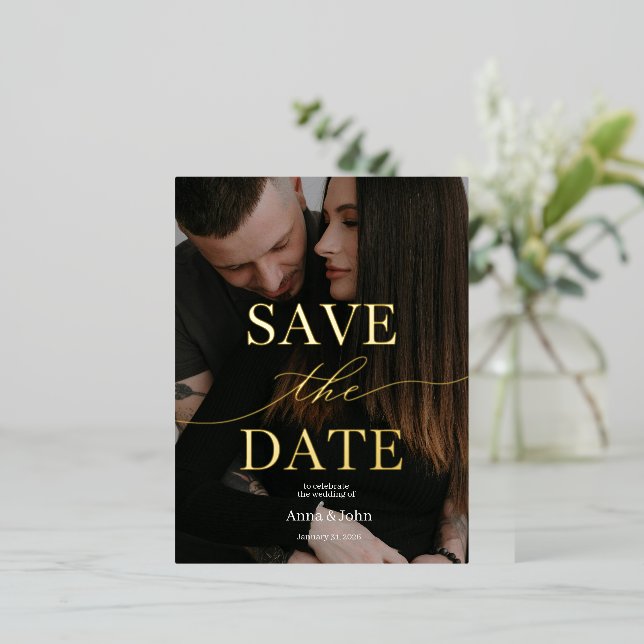 Classy Modern Gold Foil Enregistrer la carte Date (Debout devant)