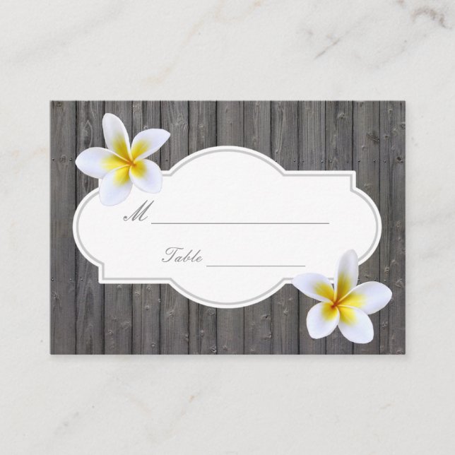Classy Plumeria Blume Beach Wedding Platzkarte (Vorderseite)