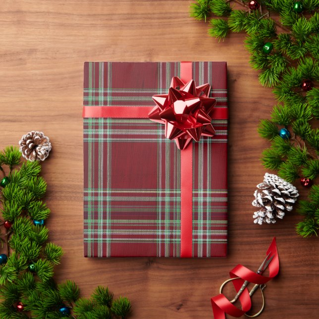 Classy Vintage Red Green Textured Tartan Plaid  Geschenkpapier (Feiertagsgeschenk)