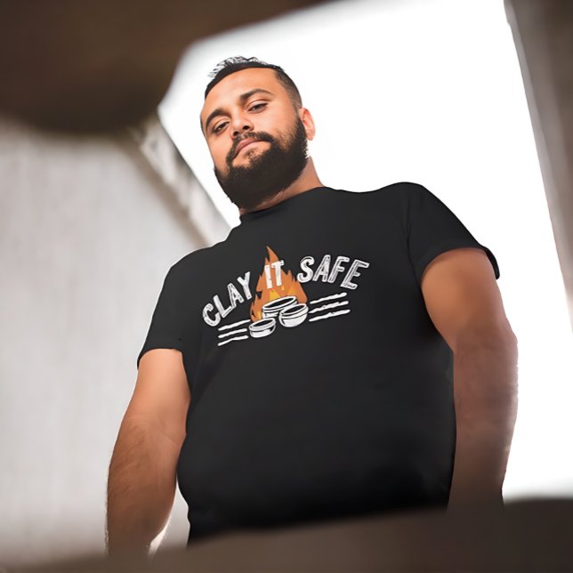 Clay It Safe Pottery Pun | Funny Ceramic Artist T-Shirt (Von Creator hochgeladen)