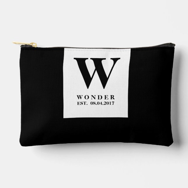 Clean Minimalist Monogram | Black Newlywed Wedding Zubehörtasche (Vorderseite)