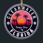 Clearwater Beach Florida Retro Sunset Souvenirs Keramik Ornament<br><div class="desc">Clearwater Florida Design. Sunset Design mit Ihrem Lieblings-Florida Strand und Meer, geeignet für US-Strandliebhaber vor allem, die Liebe Clearwater Beach. Clearwater Beach Florida Vintag 60er Souvenirs. Clearwater Beach Florida - Retro Tropical Palm Tree 60er Souvenirs Vintages Design macht den Fans von Clearwater Beach zu einem Weihnachtsgeschenk. Das Retro-Sommerdesign ist ein...</div>