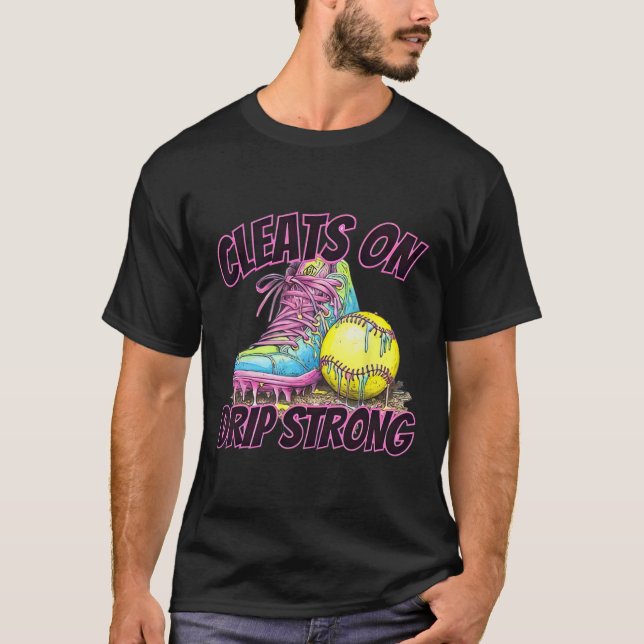 Cleats On Drip Strong Softll Drip Softll Mom Retro T-Shirt (Vorderseite)