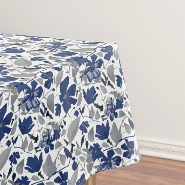 Clematis Blume Blue Gray Muster Wohngestaltung Tischdecke (Clematis Vine Elegant Blue Gray Flowers table cloth from Studio Posies. )
