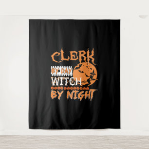 Clerk by Day Hexe by Night Halloween Wandteppich