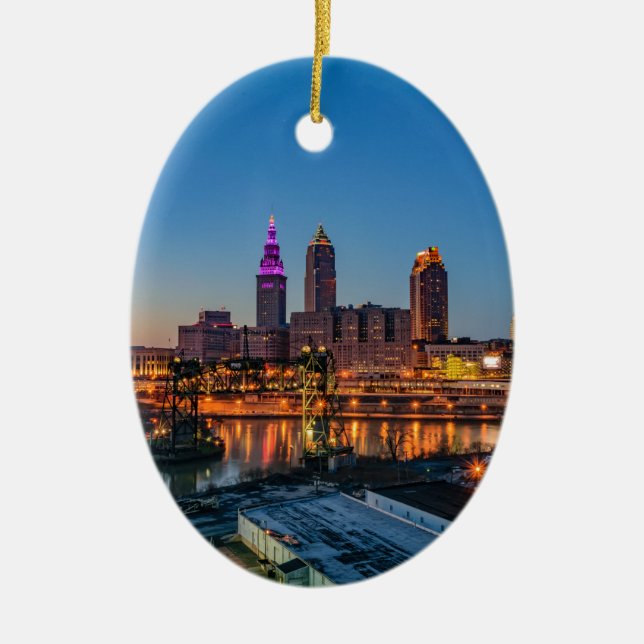 Cleveland-Skyline am Sonnenuntergang Keramik Ornament (Vorne)