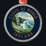 Cliffs of Moher Ireland Retro Distressed Circle Ornament Aus Metall<br><div class="desc">Cliffs of Moher Vektor Art Design. Die Cliffs of Moher sind Seeklippen,  die sich am südwestlichen Rand der Region Burren in Landkreis Clare,  Irland,  befinden.</div>
