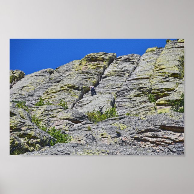 Climber Nears Summit of Devils Tower, Wyoming Poster (Vorne)