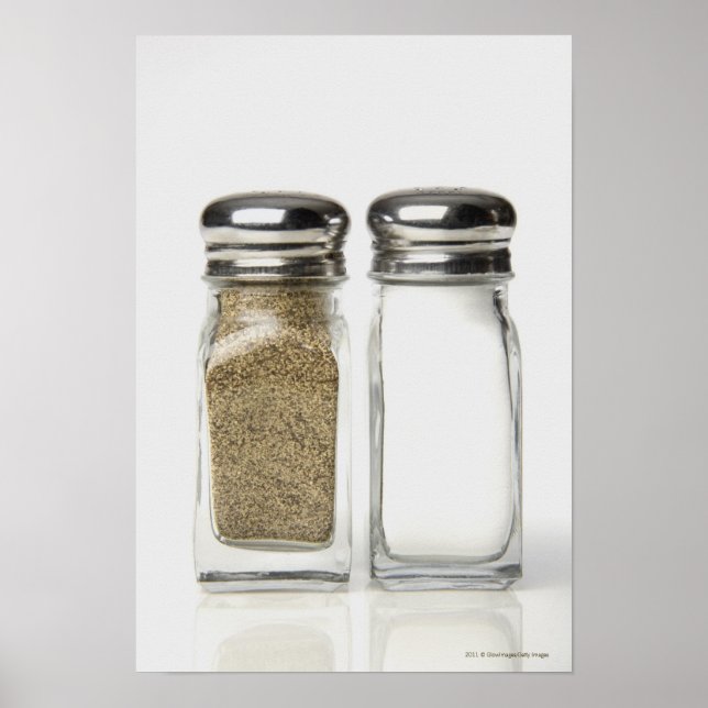 Close-up of a salt and a pepper shaker 2 poster (Vorne)
