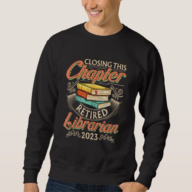 Closing This Chapter Retired Librarian 2023 Book R Sweatshirt (Vorderseite)