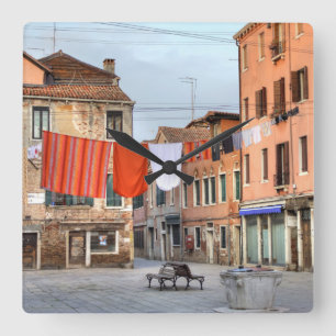 Clotheslines At Campo Ruga Quadratische Wanduhr