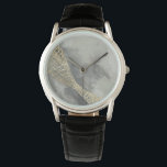 Cloud Matrix Armbanduhr<br><div class="desc">Cloud Matrix II von Jennifer Goldberger. Verfügt über eine goldene,  maschenähnliche Form vor einem kontrastierenden wolkenähnlichen grauen Hintergrund.</div>