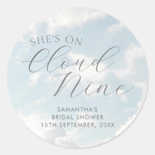 Cloud Nine Blaues Wolkiger Himmel Moderne Bridal S Runder Aufkleber