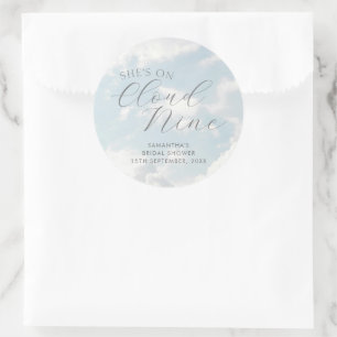 Cloud Nine Blue Cloudy Sky Modernes Brautparty Runder Aufkleber