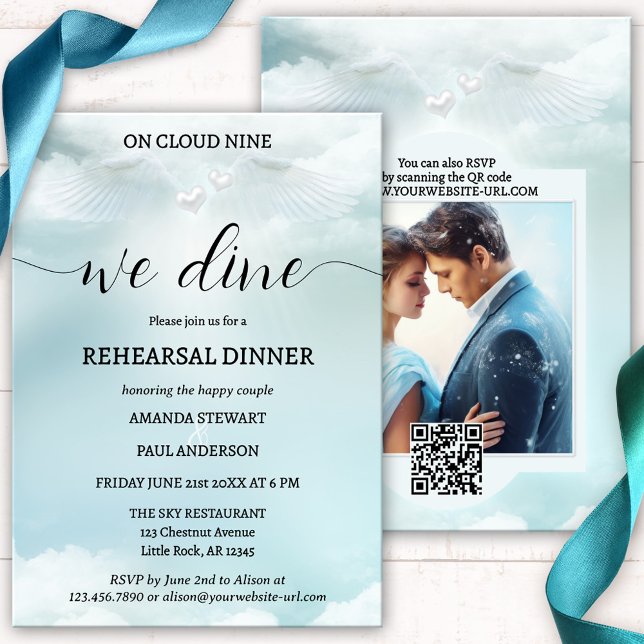 Cloud Nine Dream Wedding Probe Dinner Einladung (Elegant script wedding rehearsal dinner invitation featuring dreamy fluffy clouds with angel wings)