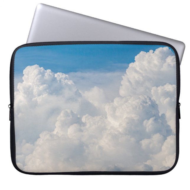 Clouds in the Sky Laptopschutzhülle (Vorderseite)