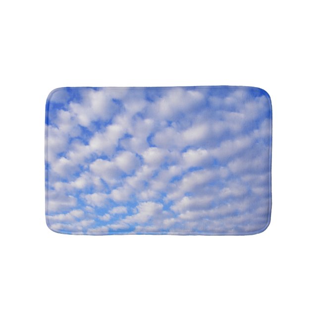Cloudy Blue Sky Bath Mat Badematte (Vorderseite)