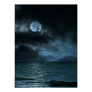 Cloudy Moon Shore in der Nacht Poster