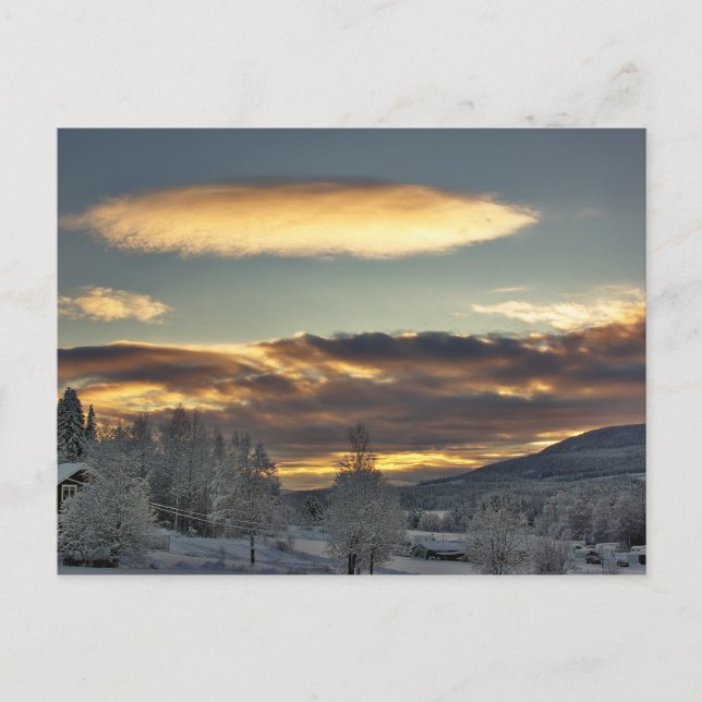 Cloudy Mothership Postkarte (Vorderseite)