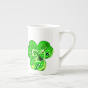 Clovers Dew Dropdown-Tasse - Frische Morgenstunden Prozellantasse