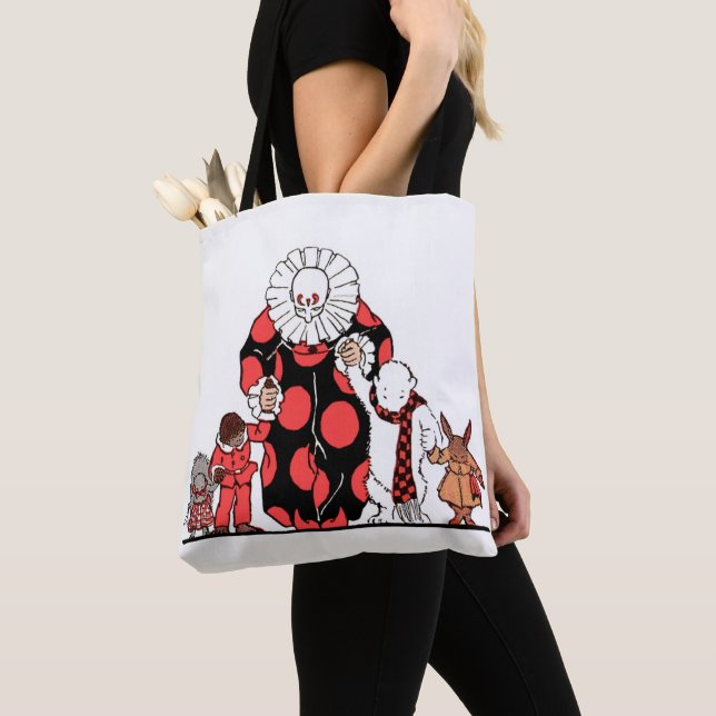 Clown and Friends: Their Bow Tasche (Von Nahem)