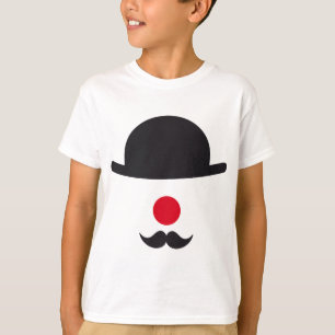 Clowngesicht mit Hut, roter Nase und dem T-Shirt