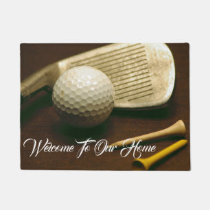Club de golf, boule de golf, et tapis de porte de