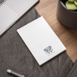 Clubname Tennis Team Spieler Navy Blue Logo hinzuf Magnetischer Notizblock<br><div class="desc">Anpassen Sie diesen Notepad einfach, indem Sie Ihren Club- oder Gesellschaftsnamen hinzufügen, indem Sie auf den Button "Personalisieren" klicken. Sie können den Hintergrund, die Schriftart und die Notizfarbe ändern, indem Sie auf "Bearbeiten mit dem Design-Tool" klicken. Ideal für alle Clubs, Geschäfte oder Schulklassen. Bestellen Sie so viele oder so weniger...</div>