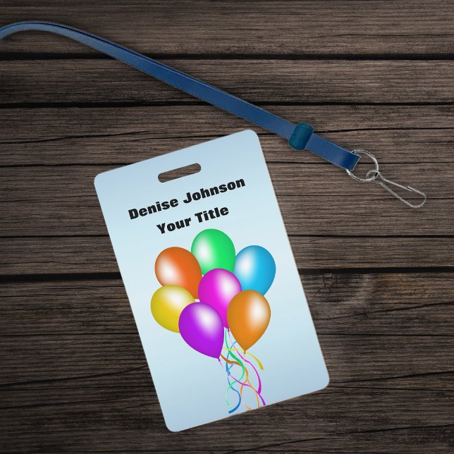 Cluster von farbenfrohen Balloons Matching Ribbon  Ausweis (Bunch colourful balloons various colours with streamers on blue ID Badge.)