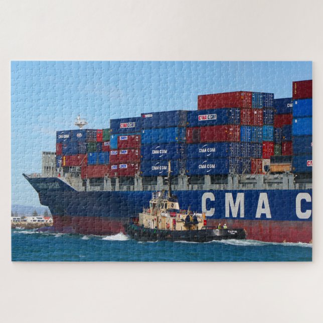 CMA CGM Lavendel Containerschiff und Schlepper (Horizontal)