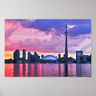 CN Tower : Aussicht von der Innenstadt Torontos Poster