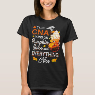 CNA-Krankenschwester läuft auf Pumpkin Gewürz alle T-Shirt