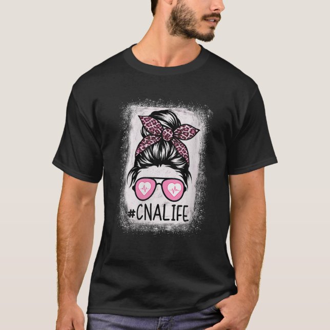 CNA Nurse Life gebleicht S Pink Leopard Messy Bun  T-Shirt (Vorderseite)