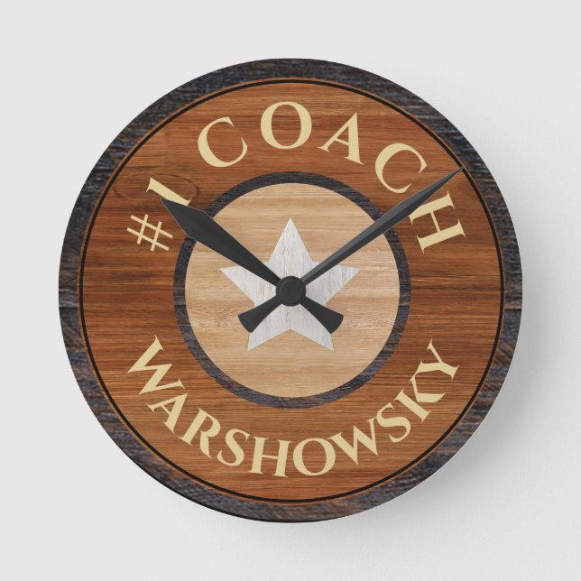 Coach Rustic Brown Wood Star Runde Wanduhr (Vorderseite)