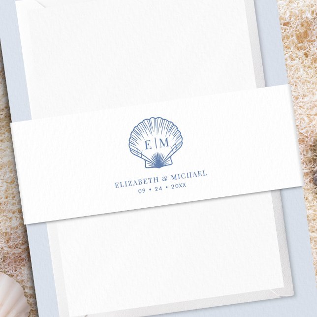 Coastal Blue Beach Shell Monogram Wedding Einladungsbanderole (Von Creator hochgeladen)