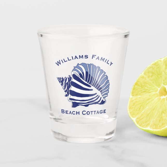 Coastal Blue Conch Seashell Beach Family Monogram Schnapsglas (Vorderseite)