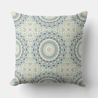 Coastal Mandala in Sand, Blau und Driftwood Tones Kissen