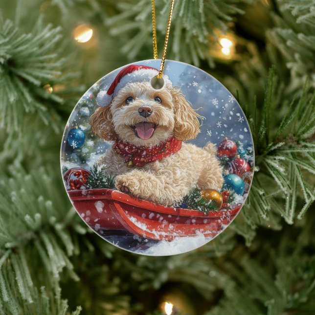 Cockapoo Hund in Sledge Lass es Schnee Weihnachten Keramik Ornament (Baum)