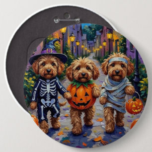 Cockapoo-Hunde beim Trick-or-Treaten Halloween-Kos Button