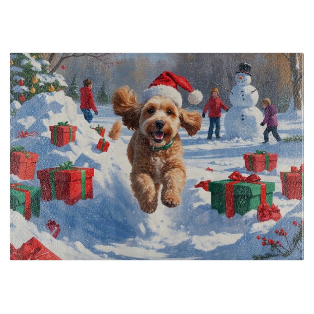 Cockapoo läuft im Schnee mit Weihnachtsmütze Schneidebrett (Vorderseite)