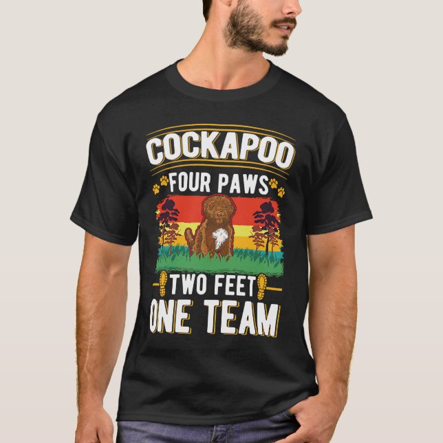 Cockapoo vier Pfoten zwei Fuß ein Team Cockapoo T-Shirt (Vorderseite)